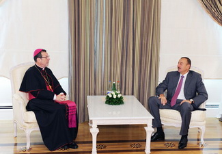 Ильхам Алиев принял нунция Ватикана в Азербайджане
