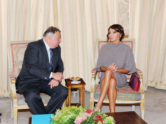Мехрибан Алиева встретилась с председателем Сената Франции Жераром Ларше - ФОТО