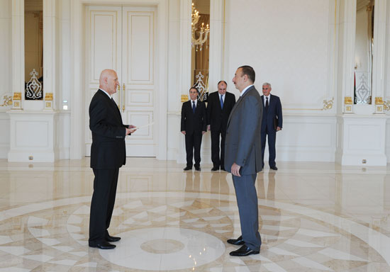 Ильхам Алиев принял новоназначенного посла Черногории в Азербайджане - ФОТО