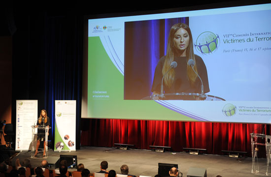 Первая леди Азербайджана приняла участие в Международном конгрессе в Париже - ФОТО