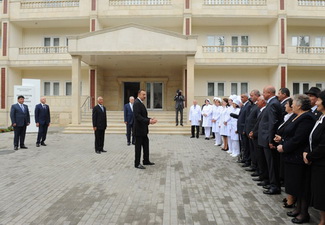 Ильхам Алиев ознакомился с реконструированной Хачмазской районной центральной больницей - ФОТО