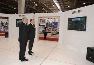 Ильхам Алиев ознакомился с выставкой «Независимый Азербайджан за 20 лет» - ФОТО - ДОПОЛНЕНО