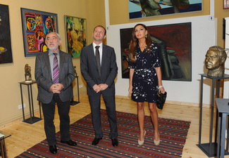 Первая леди Азербайджана побывала в выставочном зале «Berlin-Baku-Galeri» и посольстве Азербайджана в Германии- ФОТО