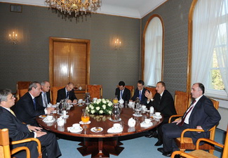 Ильхам Алиев встретился с премьер-министром Мальты Лоренсом Гонци - ФОТО