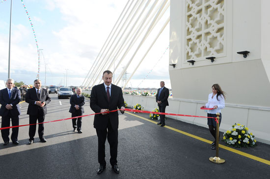 Ильхам Алиев принял участие в открытии трехуровневого Мардаканского дорожного узла - ФОТО