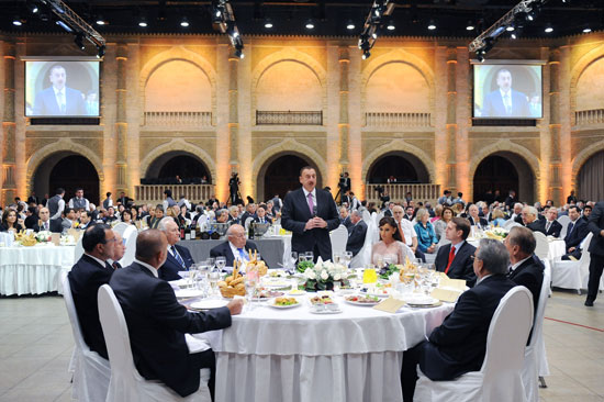 Ильхам Алиев: «Я очень рад, что этот форум стал форумом, объединяющим народы» - ФОТО