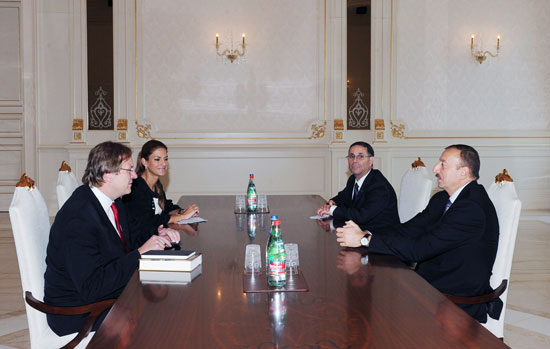 Ильхам Алиев принял президента Атлантического совета США - ФОТО