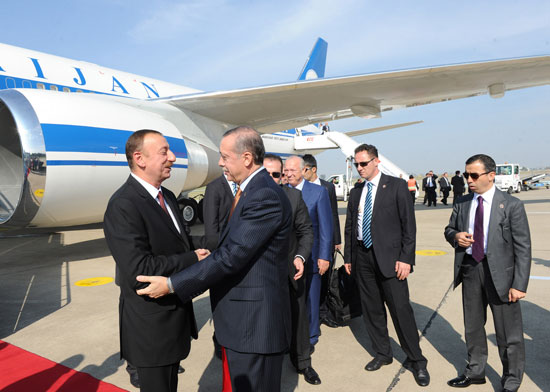 Президент Ильхам Алиев прибыл в Турцию - ФОТО