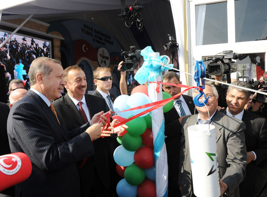 Ильхам Алиев принял участие в закладке фундамента ряда объектов в Турции - ФОТО