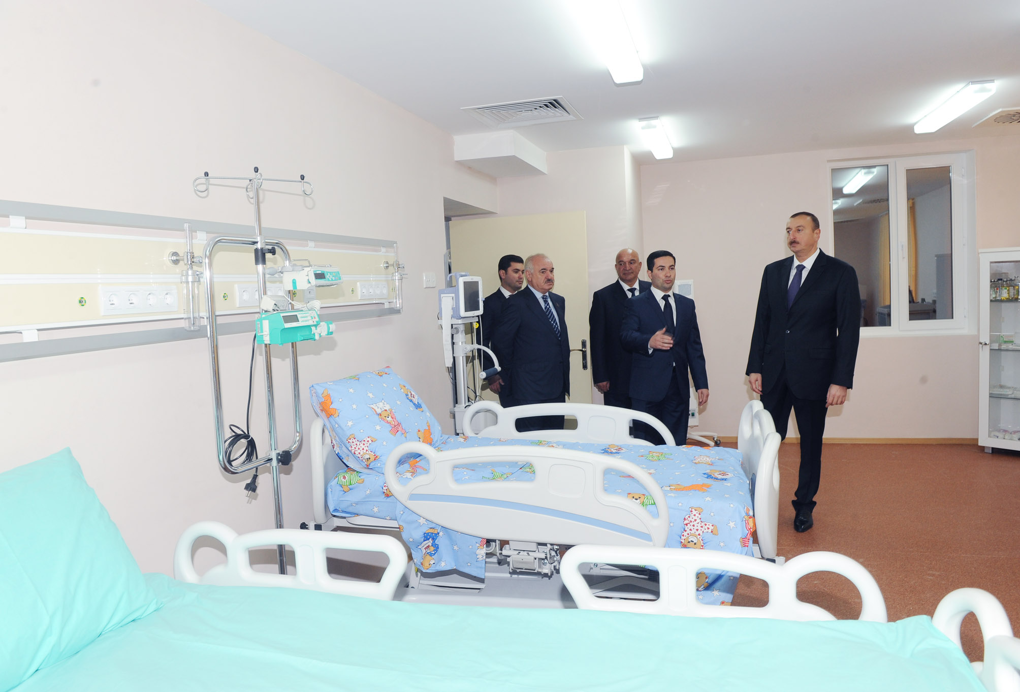 Президент Ильхам Алиев принял участие в открытии после реконструкции Уджарской городской детской больницы - ФОТО