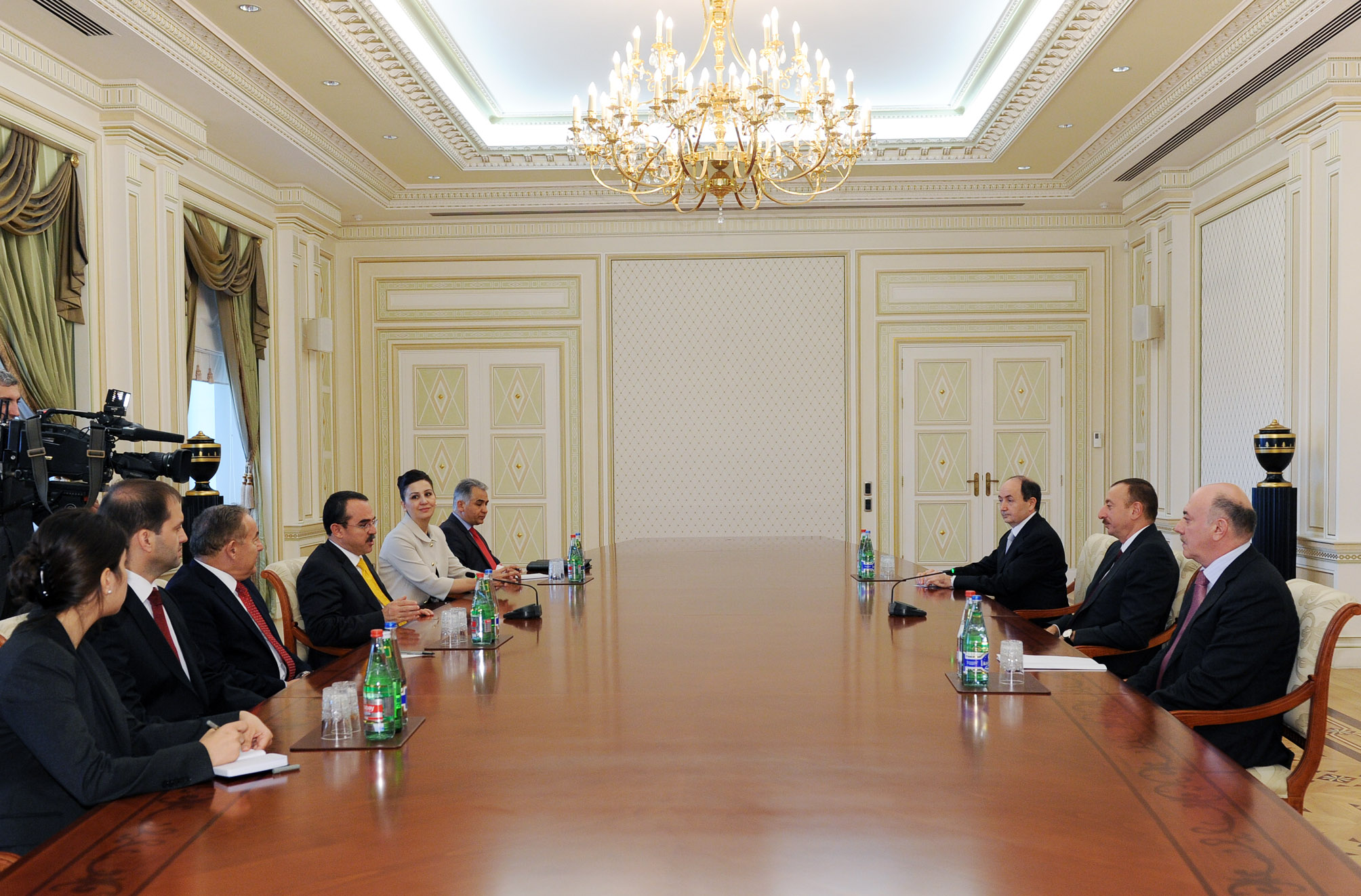 Ильхам Алиев принял делегацию во главе с министром юстиции Турции - ФОТО