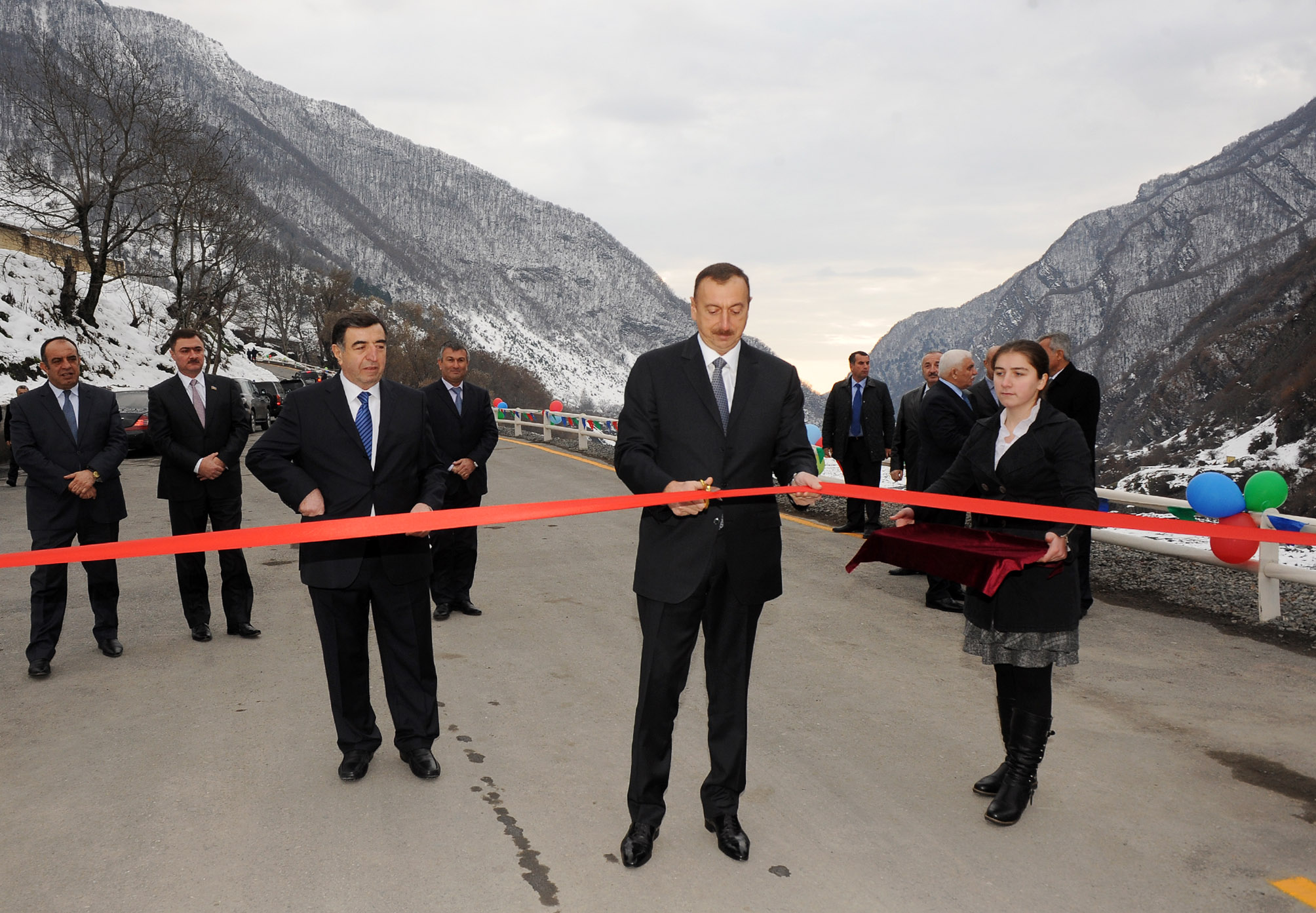 Ильхам Алиев принял участие в открытии моста через реку Хамамчай в Гахе - ФОТО