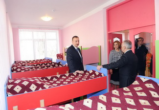 Ильхам Алиев ознакомился с отремонтированным детским садом в Насиминском районе - ФОТО