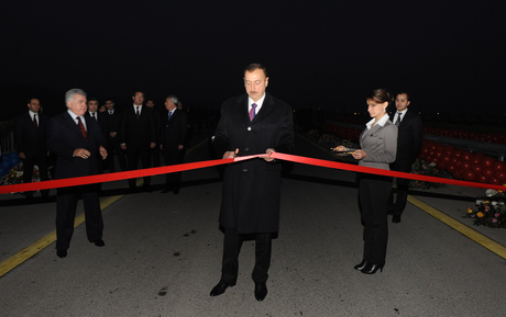 Ильхам Алиев принял участие в открытии на 9-м километре дороги Алят-Астара новой кольцевой дороги и двух дорожных узлов - ФОТО