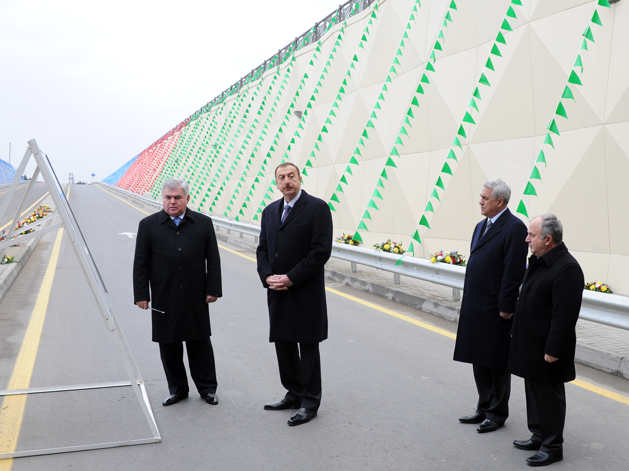 Ильхам Алиев принял участие в открытии тоннеля и путепровода Бузовнинского дорожного узла - ФОТО