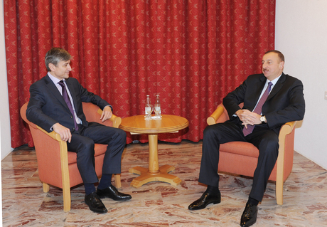 Ильхам Алиев встретился с президентом компании Microsoft International, вице-президентом корпорации Microsoft