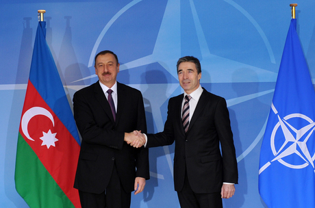 Ильхам Алиев встретился с генсеком НАТО - ФОТО