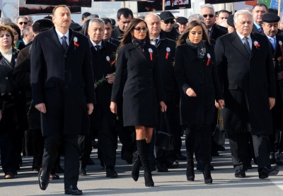 Президент Ильхам Алиев почтил память жертв Ходжалинского геноцида - ФОТО