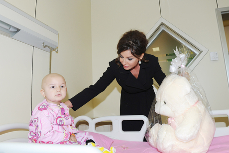 Мехрибан Алиева посетила детскую клинику Национального онкологического центра - ФОТО