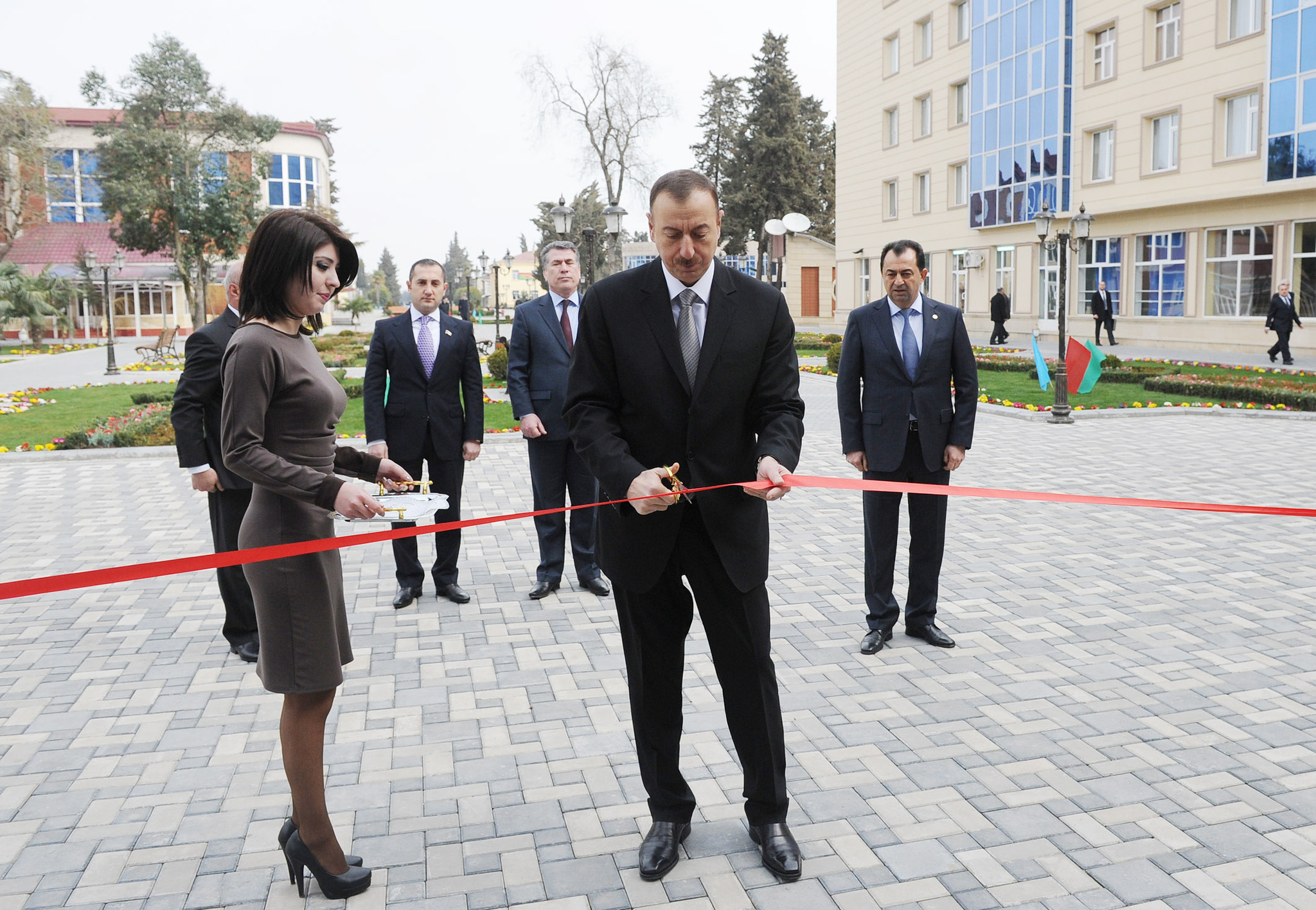 Ильхам Алиев принял участие в открытии административного здания Астаринской районной организации ПЕА - ФОТО