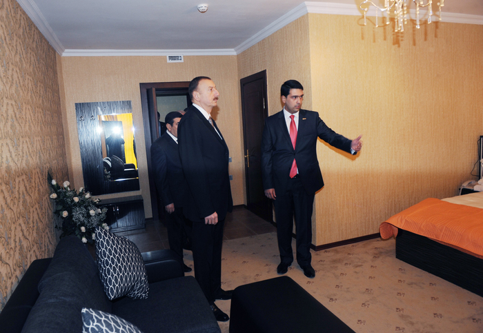 Ильхам Алиев ознакомился с реконструированным отелем «Кура» в Сальяне