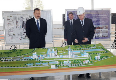 Ильхам Алиев ознакомился со строящимся в Газахе цементным заводом - ФОТО