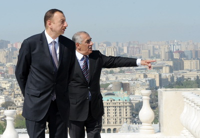 Ильхам Алиев ознакомился с ходом работ по реконструкции фуникулера и расширению территории Бакинского бульвара - ФОТО