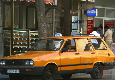 Министерство транспорта Азербайджана  продолжает борьбу с нелегальными таксистами