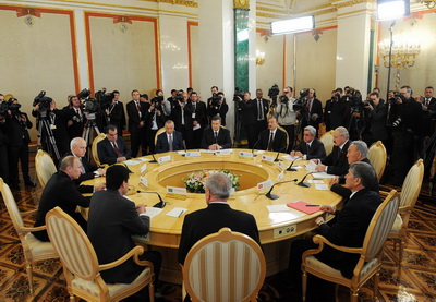 Ильхам Алиев принял участие в неформальном заседании Совета глав государств стран-членов СНГ - ФОТО