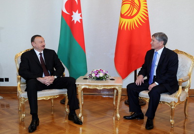 Ильхам Алиев встретился с президентом Кыргызстана - ФОТО