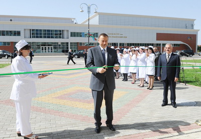 Ильхам Алиев принял участие в церемонии сдачи в эксплуатацию Нахчыванской городской поликлиники - ФОТО