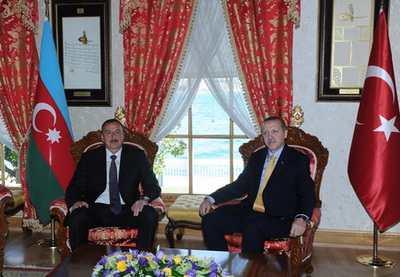 Ильхам Алиев встретился в Стамбуле с премьер-министром Турции