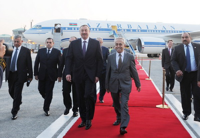 Президент Ильхам Алиев прибыл в Турцию - ФОТО