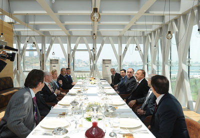 В Азербайджане был дан обед в честь президента Совета ЕС