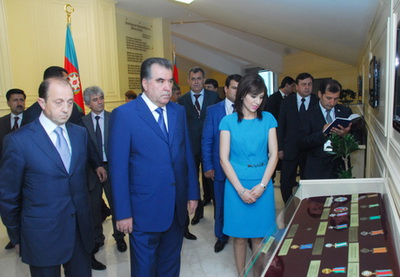 Президент Республики Таджикистан ознакомился с Площадью Государственного флага и «Baku Cristal Hall» - ФОТО