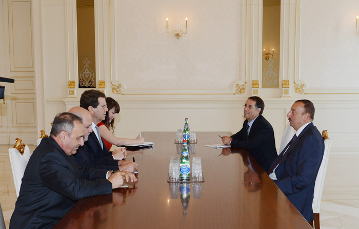Президент Азербайджана принял исполнительного директора Еврейского комитета Америки