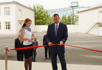 Президент Азербайджана принял участие в открытии нового корпуса средней школы в поселке Ени Сураханы - ФОТО