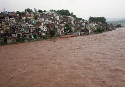 Не менее 10 человек погибли из-за дождей в северной Индии