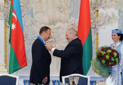Ильхам Алиев награжден орденом Дружбы народов - ФОТО
