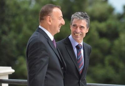 Ильхам Алиев провел встречу с генсеком НАТО – ФОТО