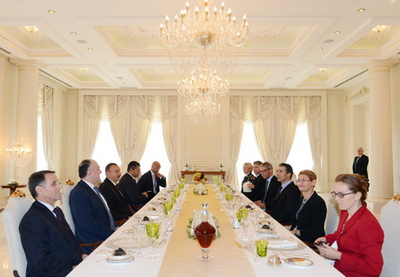 От имени Президента Азербайджана был дан обед в честь генсека НАТО