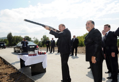 Ильхам Алиев ознакомился с работами по строительству комплекса по стендовой стрельбе и стрельбе из лука в Габале - ФОТО