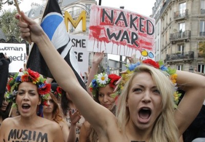 Активистки FEMEN устроили «топлес-парад» в мусульманском районе Парижа - ФОТО