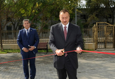 Президент Азербайджана принял участие в открытии реконструированной городской поликлиники в Аляте - ФОТО