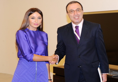 Первая леди Азербайджана провела встречу с экс-президентом Болгарии