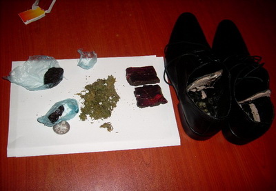 В Баку заключенному попытались передать наркотики в обуви - ФОТО