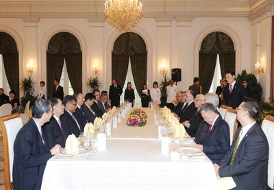 Президент Сингапура дал официальный обед в честь Ильхама Алиева - ФОТО