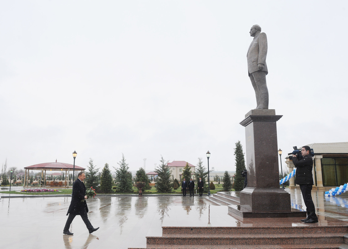 Президент Азербайджана совершает визит в Физулинский район - ФОТО