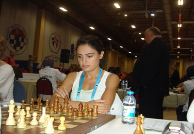 Две азербайджанские шахматистки одержали победы в 8-м туре турнира в Голландии