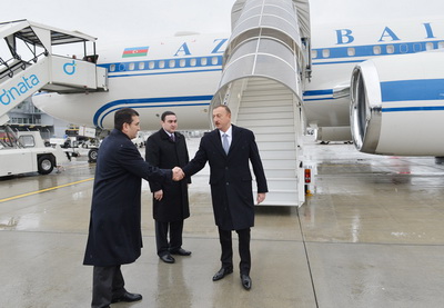 Ильхам Алиев прибыл с рабочим визитом в Швейцарию - ФОТО